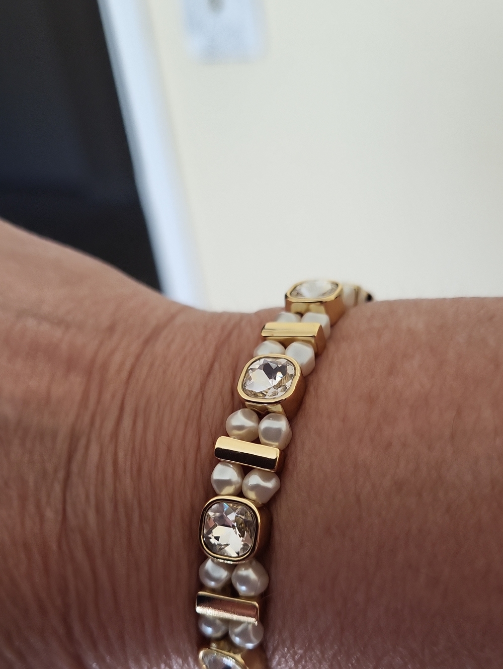 Talbots Elegant Faux  Gold Pearl & Crystal Stretch Bracelet - Picture 3 of 4
